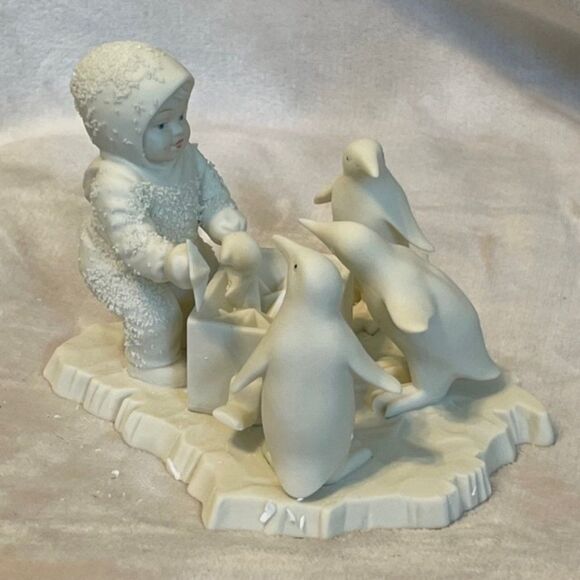 Dept 56 Winter Tales of the Snowbabies Helpful Friends Figurine Collectable - Picture 3 of 8